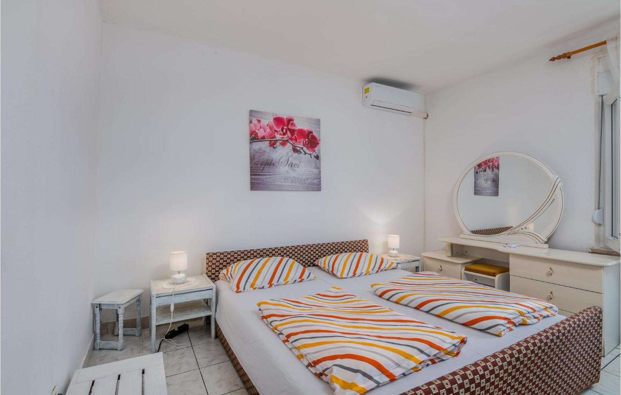 Lovely Apartment In Stara Baska 1 With Kitchen Eksteriør bilde